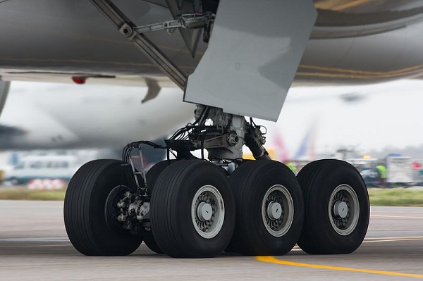  Undercarriage of a Boeing 777-300. 